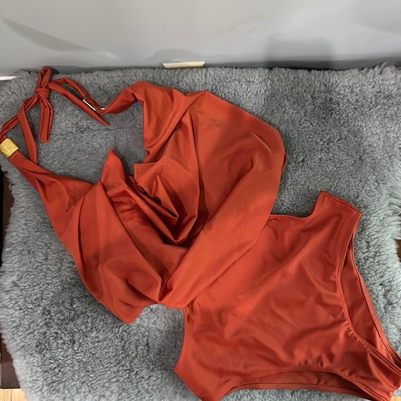 Cut out one piece suit - Picture 1 of 6